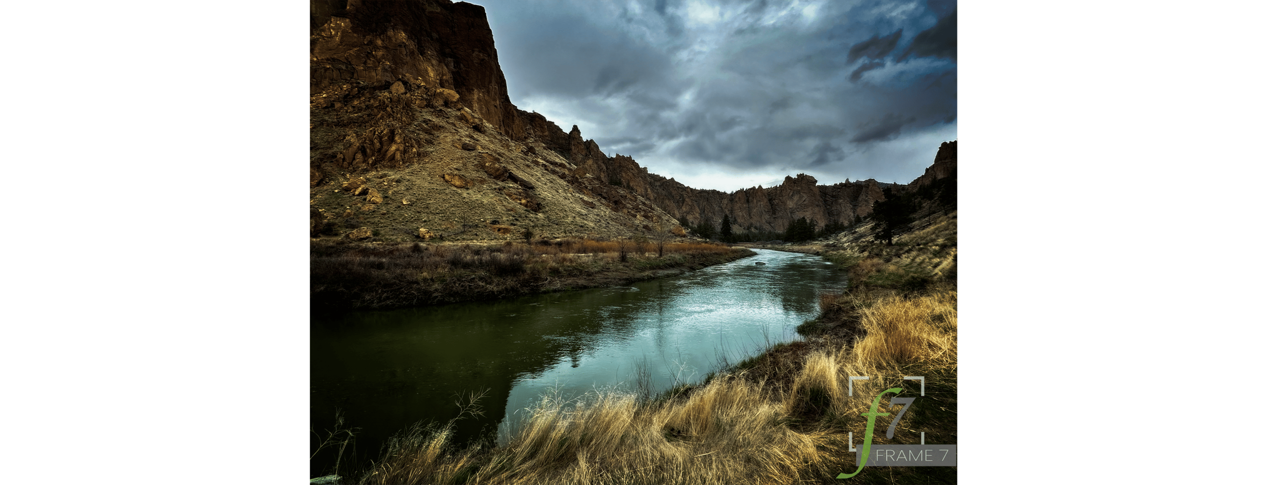 gallery-storm-brewing-over-smith-rock